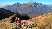 29 Salendo il lungo ripido sent. 101 per il Passo del Toro